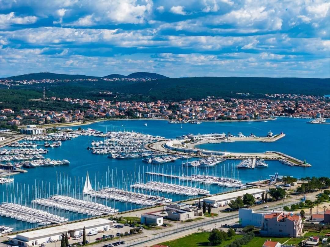 Apartmani Svitlana Sukosan Bagian luar foto